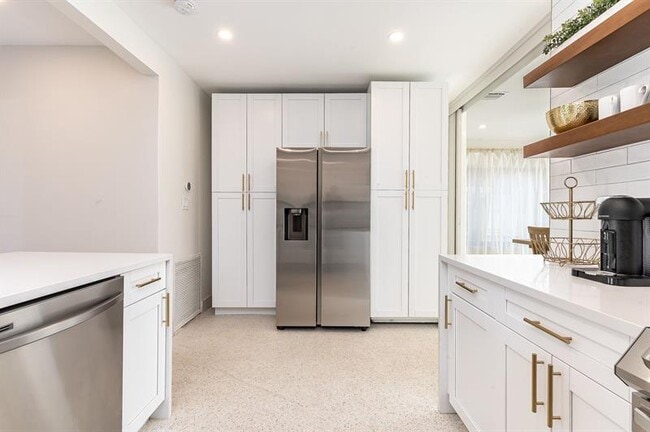 Building Photo - 1604 NE 16th Ave