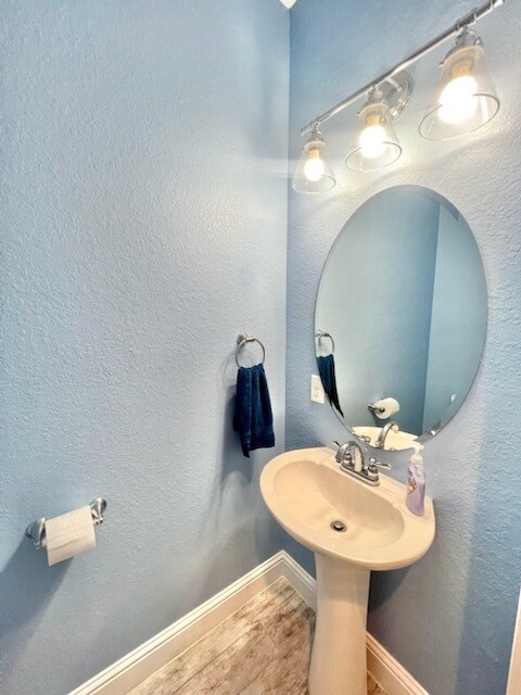 Building Photo - 2100 Pomegranate Ct