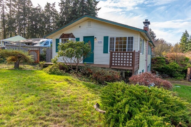 Building Photo - Charming 2-Bedroom Home with Bonus Room Ne...