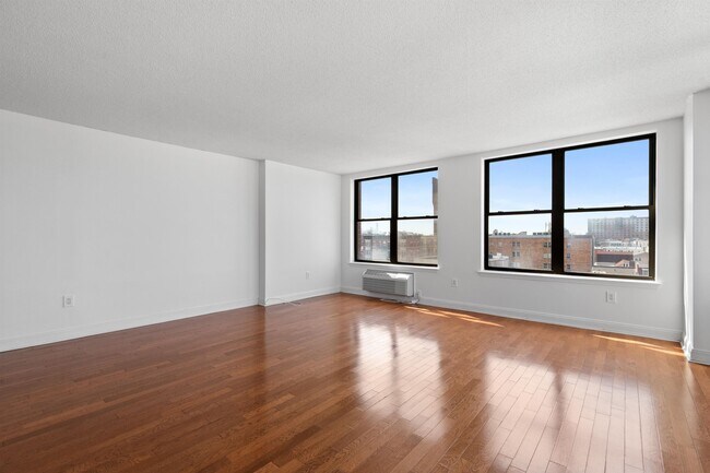 Building Photo - 4301 Park Ave