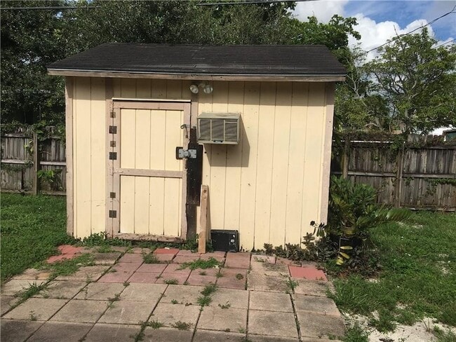Building Photo - 4231 SW 55th Ave
