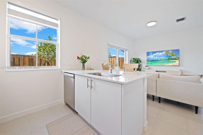 Building Photo - 2400 SE 29th St