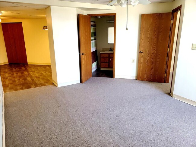 Building Photo - 208 W State St