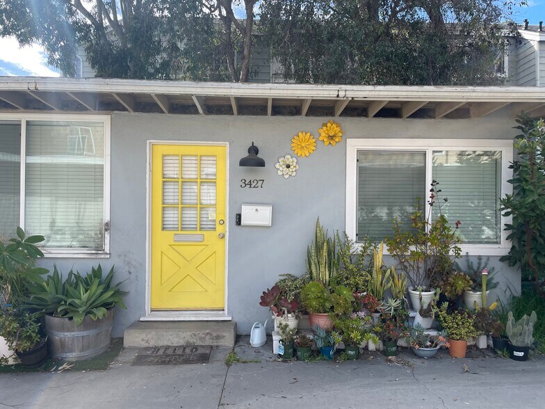 Primary Photo - 3427 E Wilton St