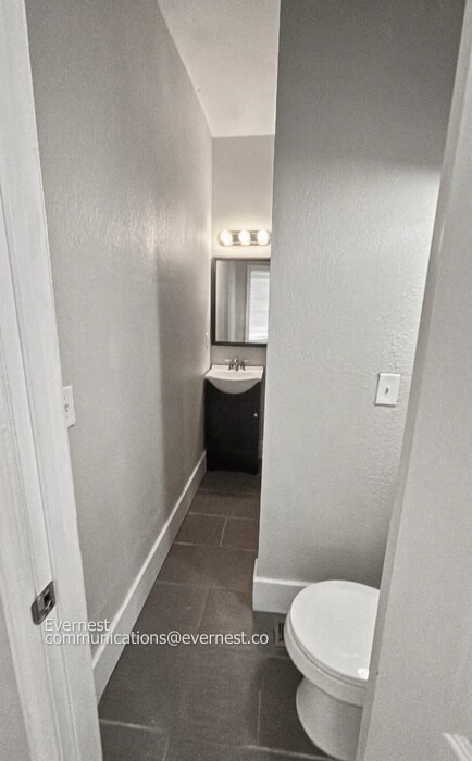 Building Photo - 3 Bed/2 Bath Home with Fenced-in Yard / Available Now!