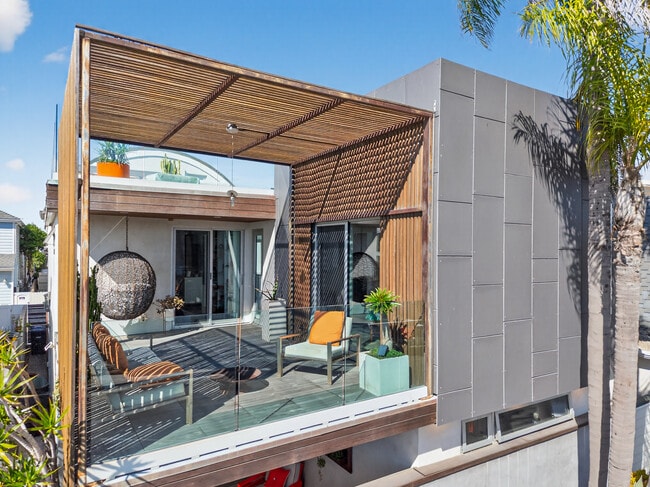 Building Photo - 219 Colton St