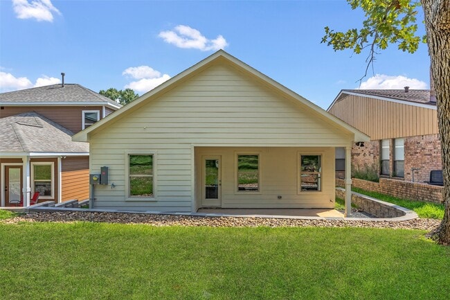 Building Photo - 10 Snead Ln