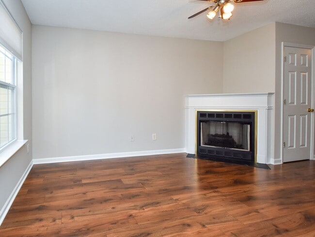 Building Photo - 33 Scott Hollow Dr