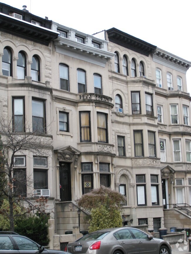 Building Photo - 202 8th Ave