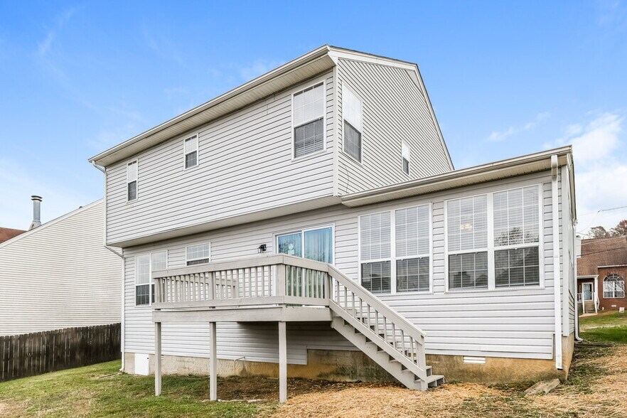 Building Photo - 3102 Creekview Ln
