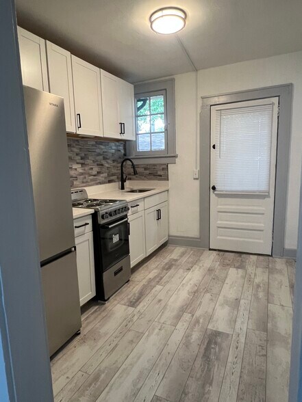 Building Photo - 669 Avenue B NW