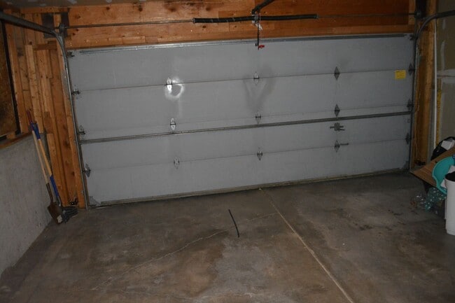 Building Photo - 4BD HOME with 2-CAR GARAGE close to Downtown Col Spgs! - Security Deposit Waiver Available