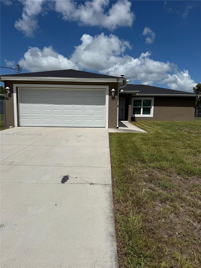 Primary Photo - 1209 Banjo Ct