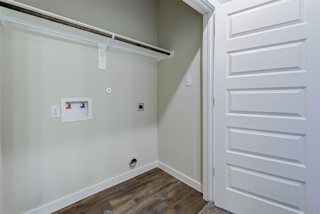 Building Photo - 9848 Grosbeak Ln