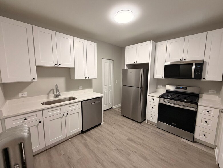 Building Photo - 2609 N Kostner Ave