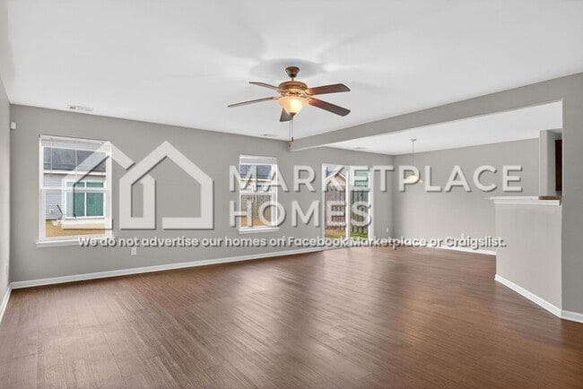 Building Photo - 10 Amber Dr