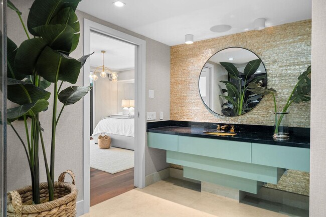 Building Photo - 101 S Fort Lauderdale Beach Blvd