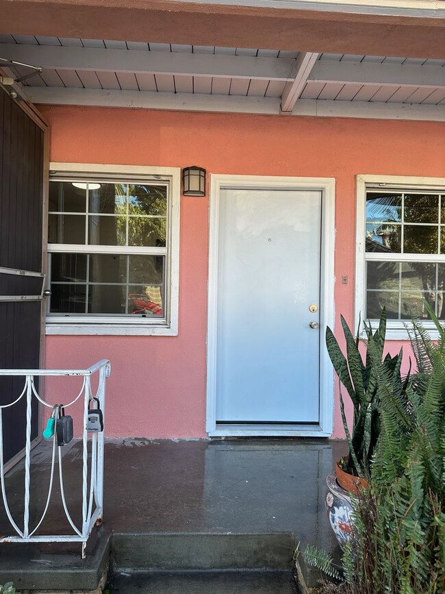 Primary Photo - Remodeled Studio Unit in Long Beach, a few...