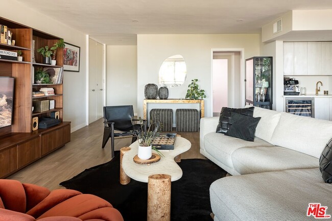 Building Photo - 8401 Fountain Ave