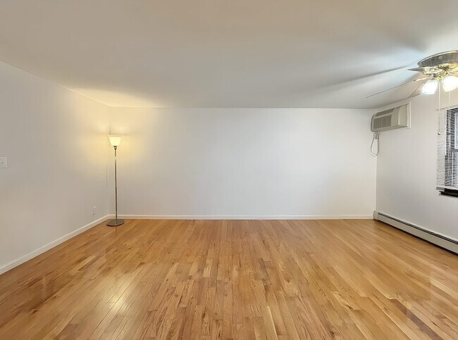 Building Photo - 56 68th St