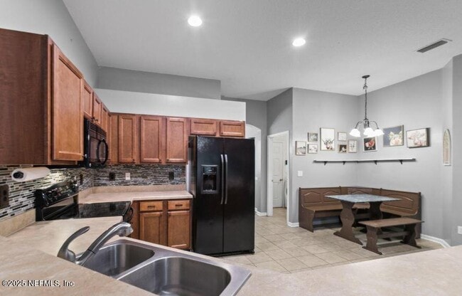 Building Photo - 503 Apple Creek Dr