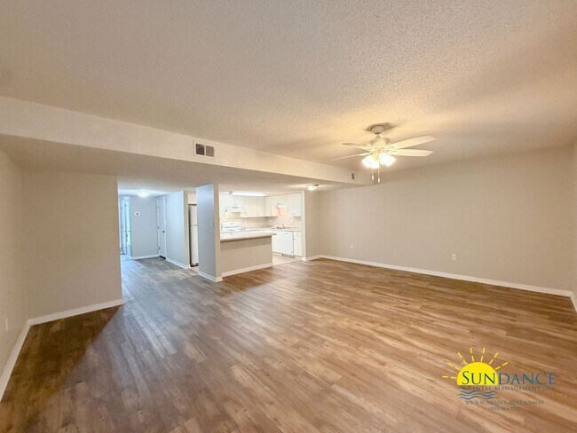 Building Photo - Newly Renovated 3 Bedroom Townhouse in Fort Walton Beach!