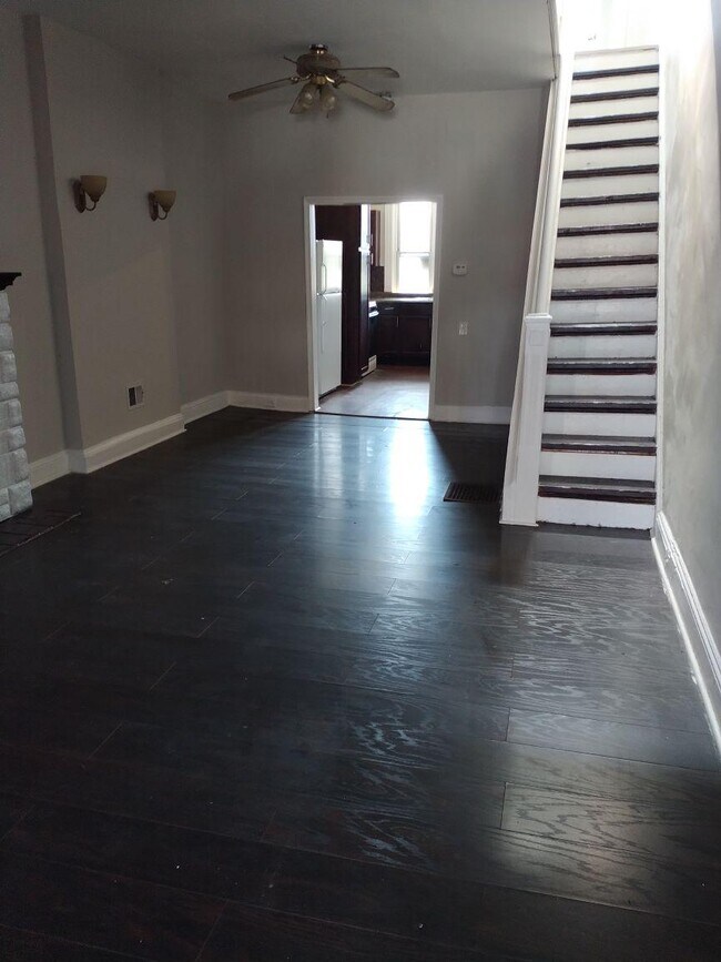 Building Photo - 1210 N Montford Ave