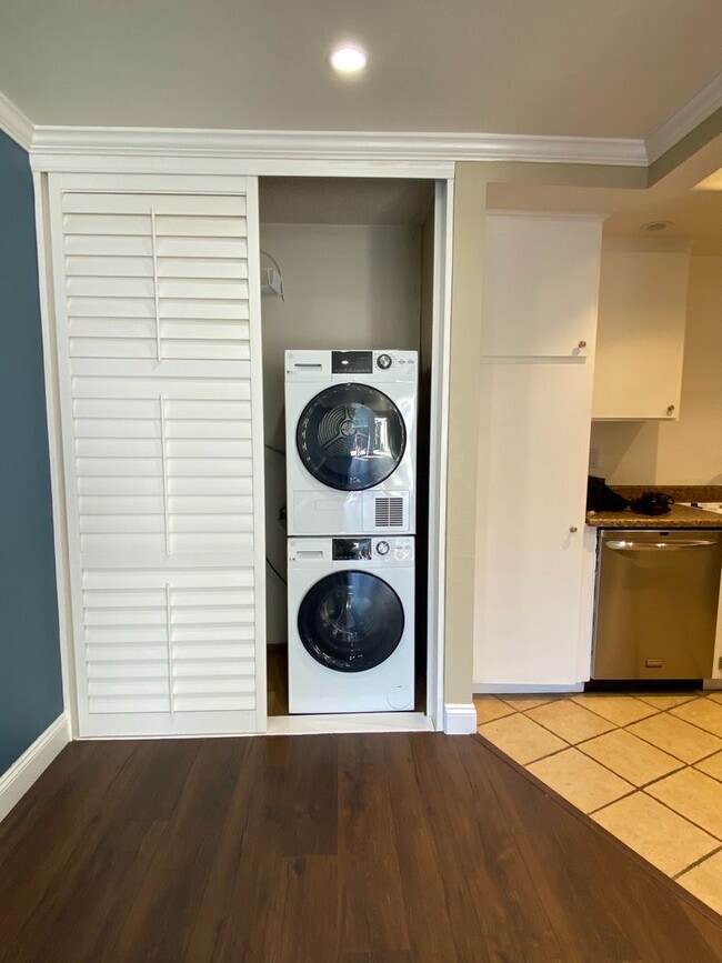 Building Photo - 2 bedroom/1 bath with garage in Rohnert Park