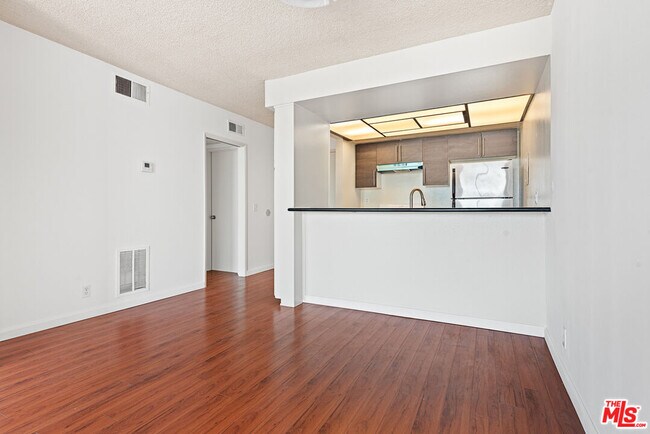 Building Photo - 1745 Camino Palmero St