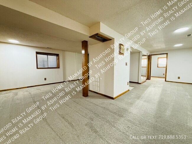 Building Photo - 1970 Bula Dr