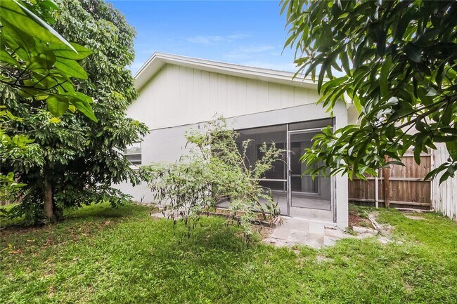 Building Photo - 4454 Sandhurst Dr