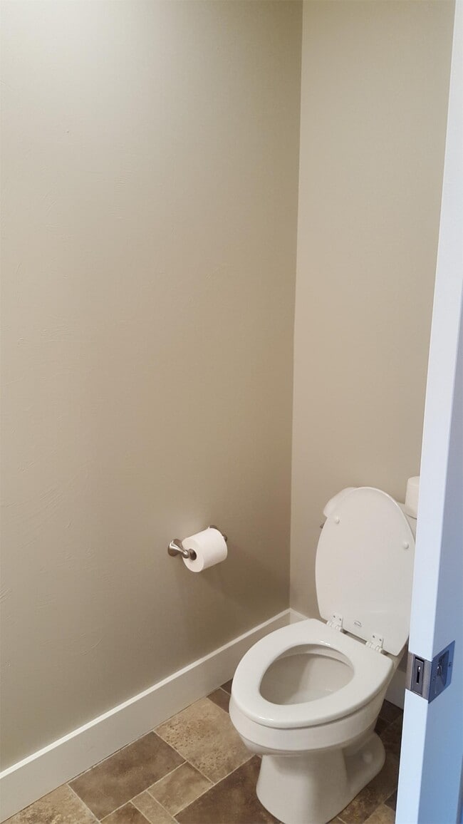 Building Photo - 726 Forest Glen Dr