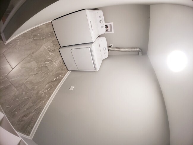 Building Photo - 5134 W Henderson St