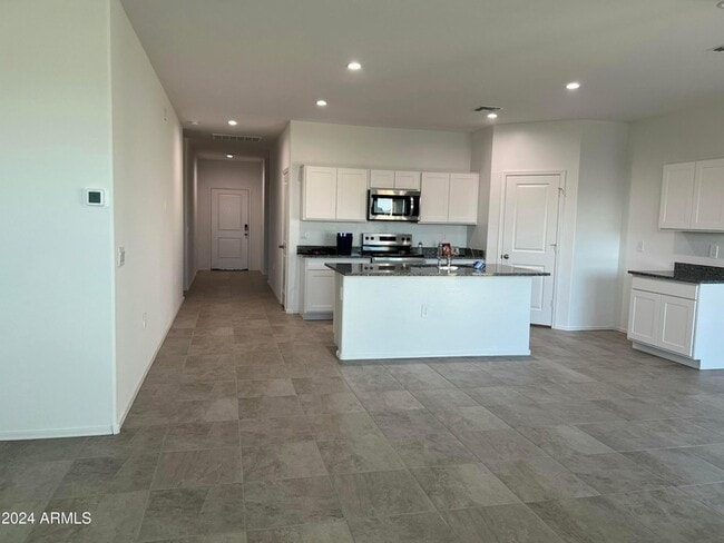 Building Photo - 1575 E Lardner Dr