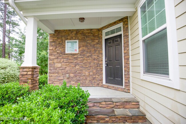 Building Photo - 104 Pine Hawk Dr