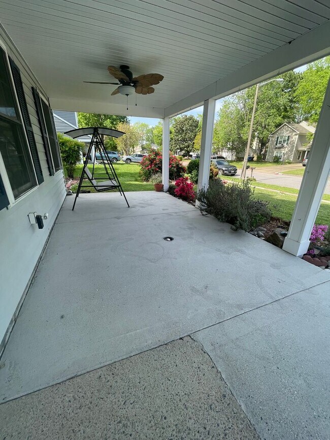 Building Photo - BEAUTIFUL 4 BED / 2.5 BATH SF IN COVENTRY