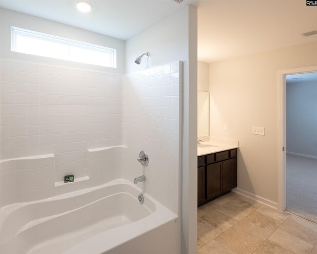 Building Photo - 1042 Begonia Dr