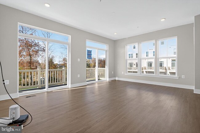 Building Photo - 22832 Tawny Pne Sq