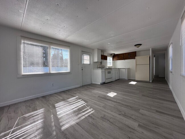 Building Photo - 2Bed 1Bath Rent To Own in Zephyrhills, FL