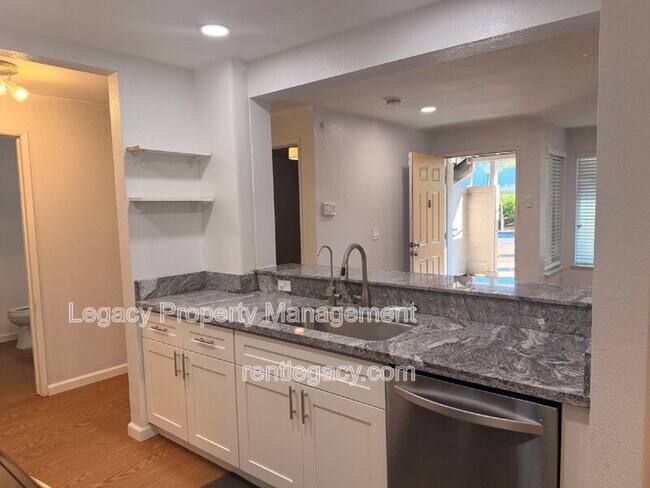 Building Photo - 7 Lancaster Cir