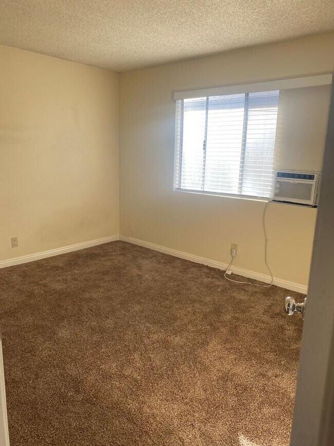 Building Photo - 4401