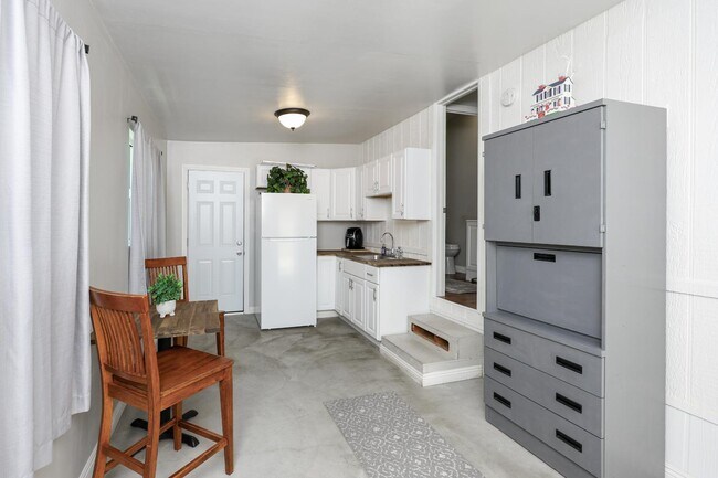 Building Photo - 500 Rancheros Dr