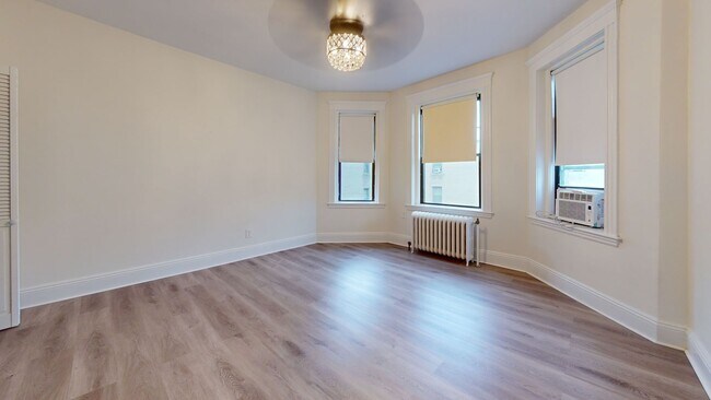 Building Photo - Luxury Gut Reno Complete!  Ready for Move-in NOW!  Elevator in Building!