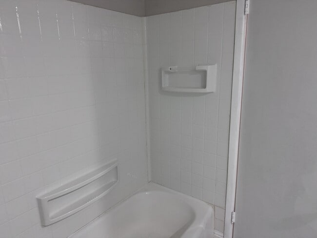 Building Photo - 2118 Westbrook Ave