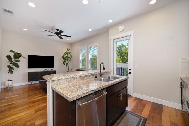 Building Photo - 3 bedroom | 2.5 bathroom | Crocker Village Brownstone