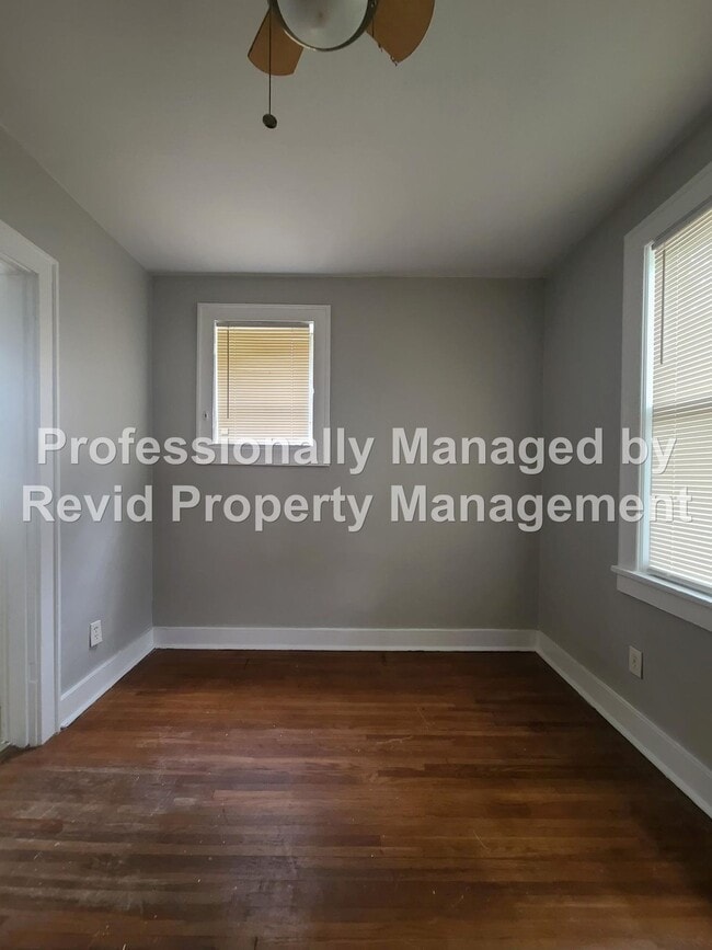 Building Photo - Great 2 Bedroom with large balcony!