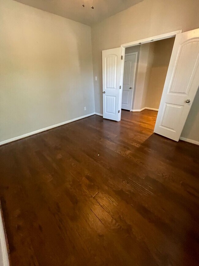 Building Photo - 22427 Carriage Bush