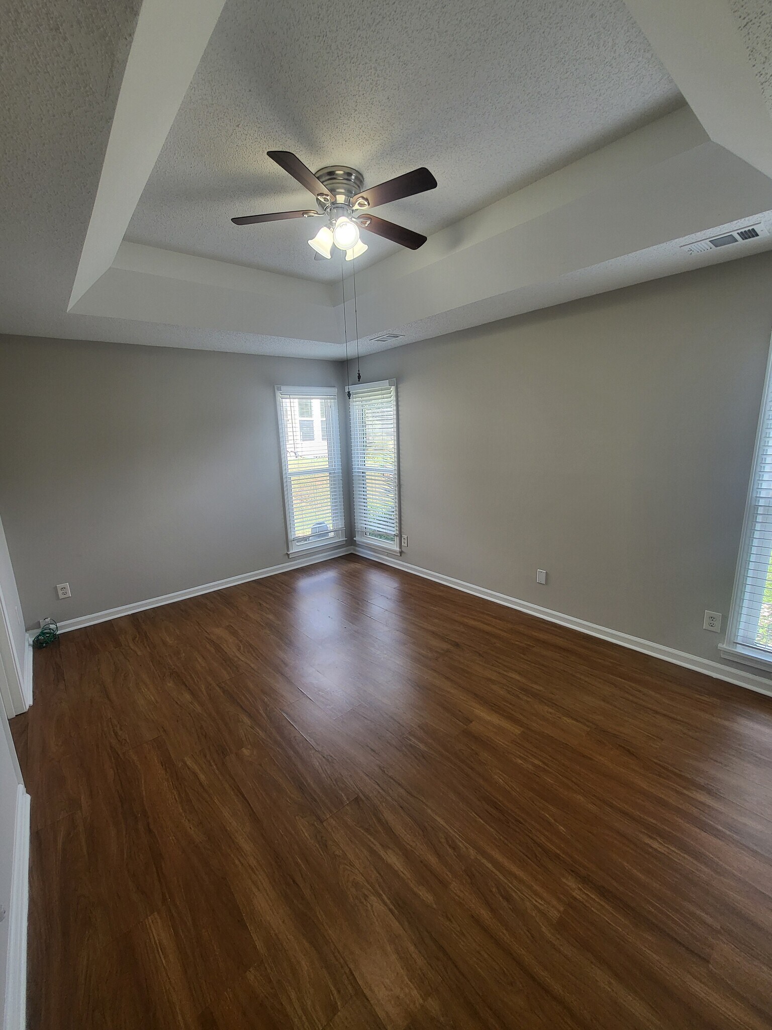 Building Photo - 7700 Lakeshore Ct