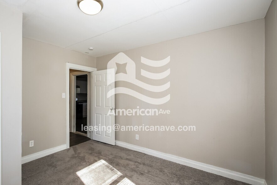 Building Photo - 2805 Royal St