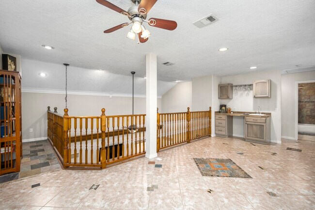 Building Photo - 2 Amber Fire Pl